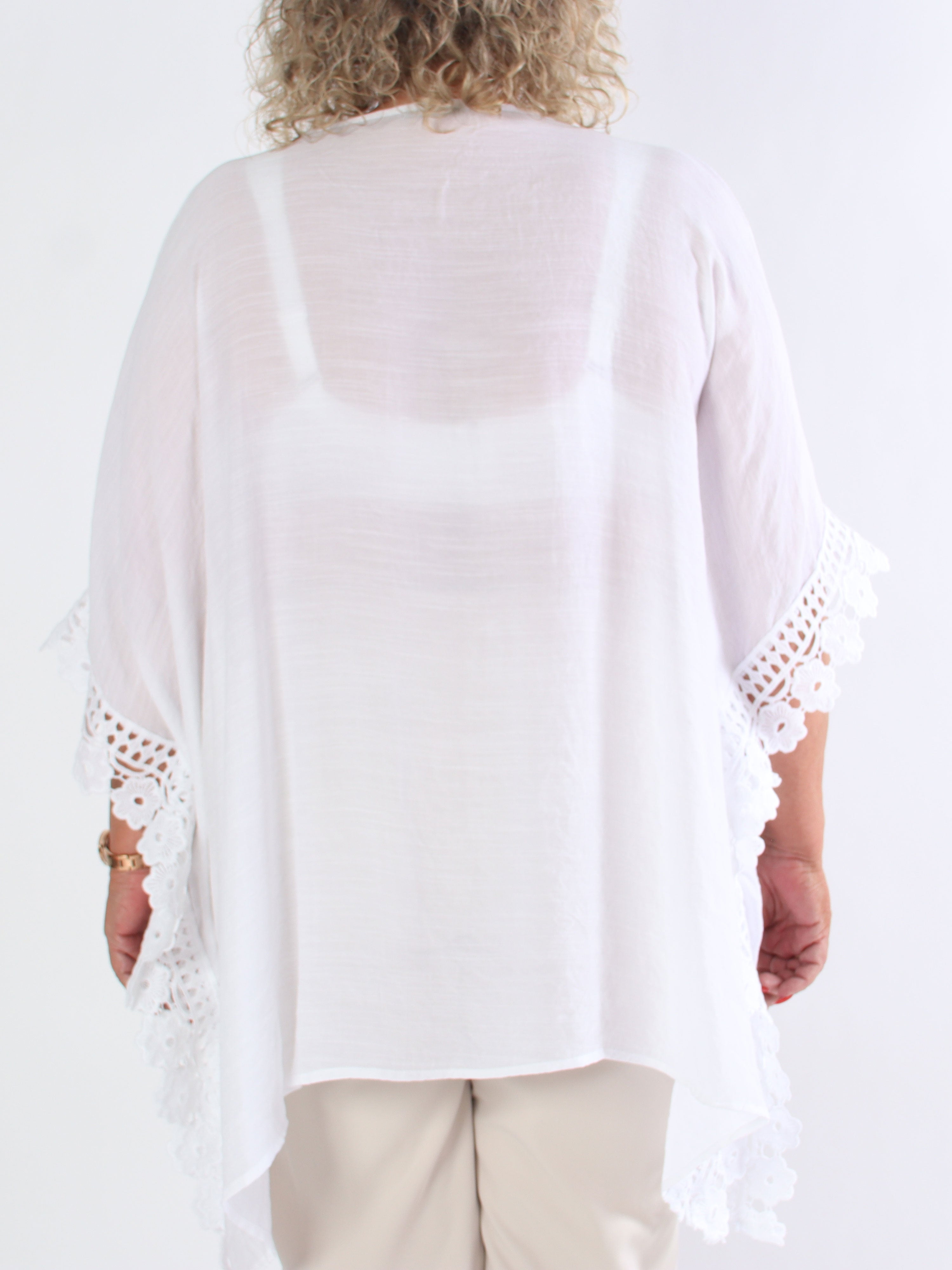 Elena - Blød plus size tunika i bomuld med fine broderinger